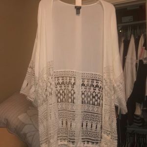 White short-sleeve sweater